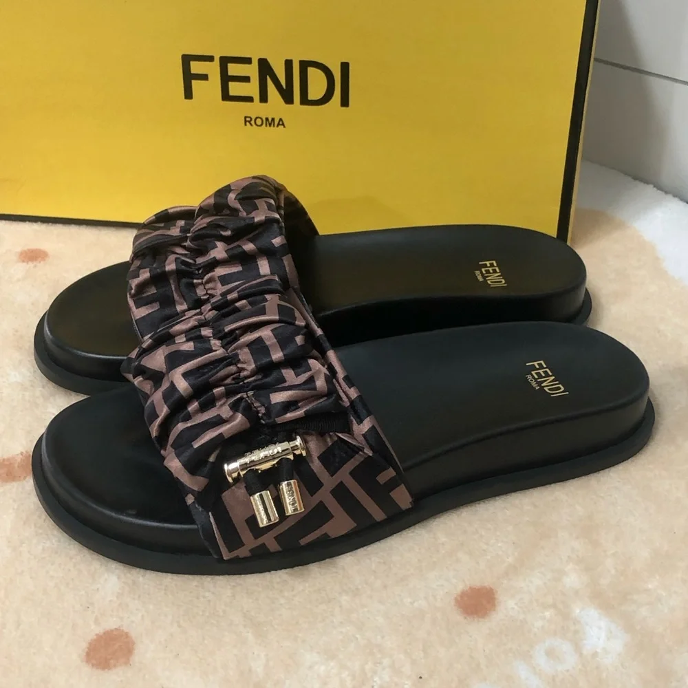 Fendi Women's Black and Brown Slide Sandals - Picture 1 of 4